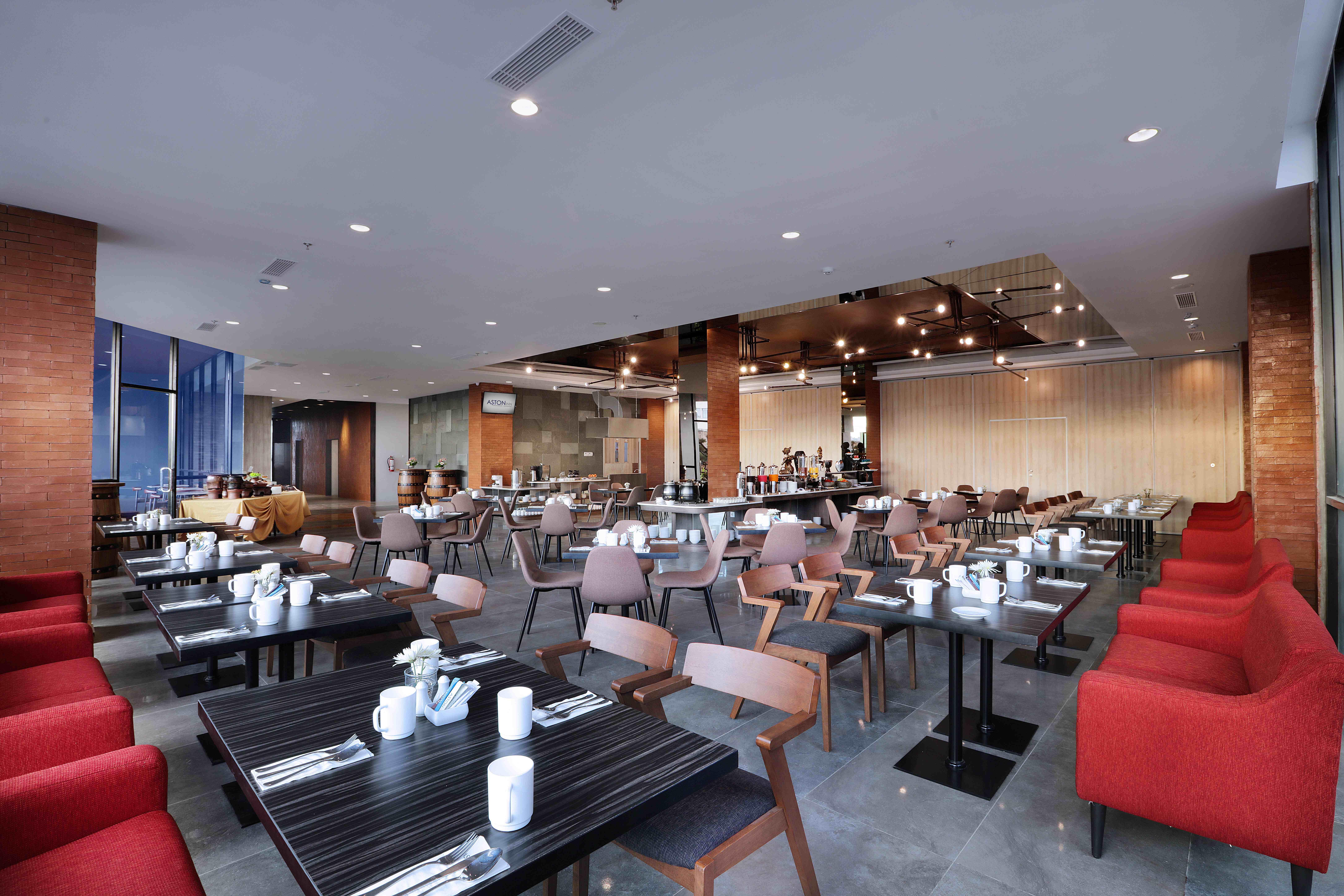 Aston Inn Pandanaran Semarang Buitenkant foto
