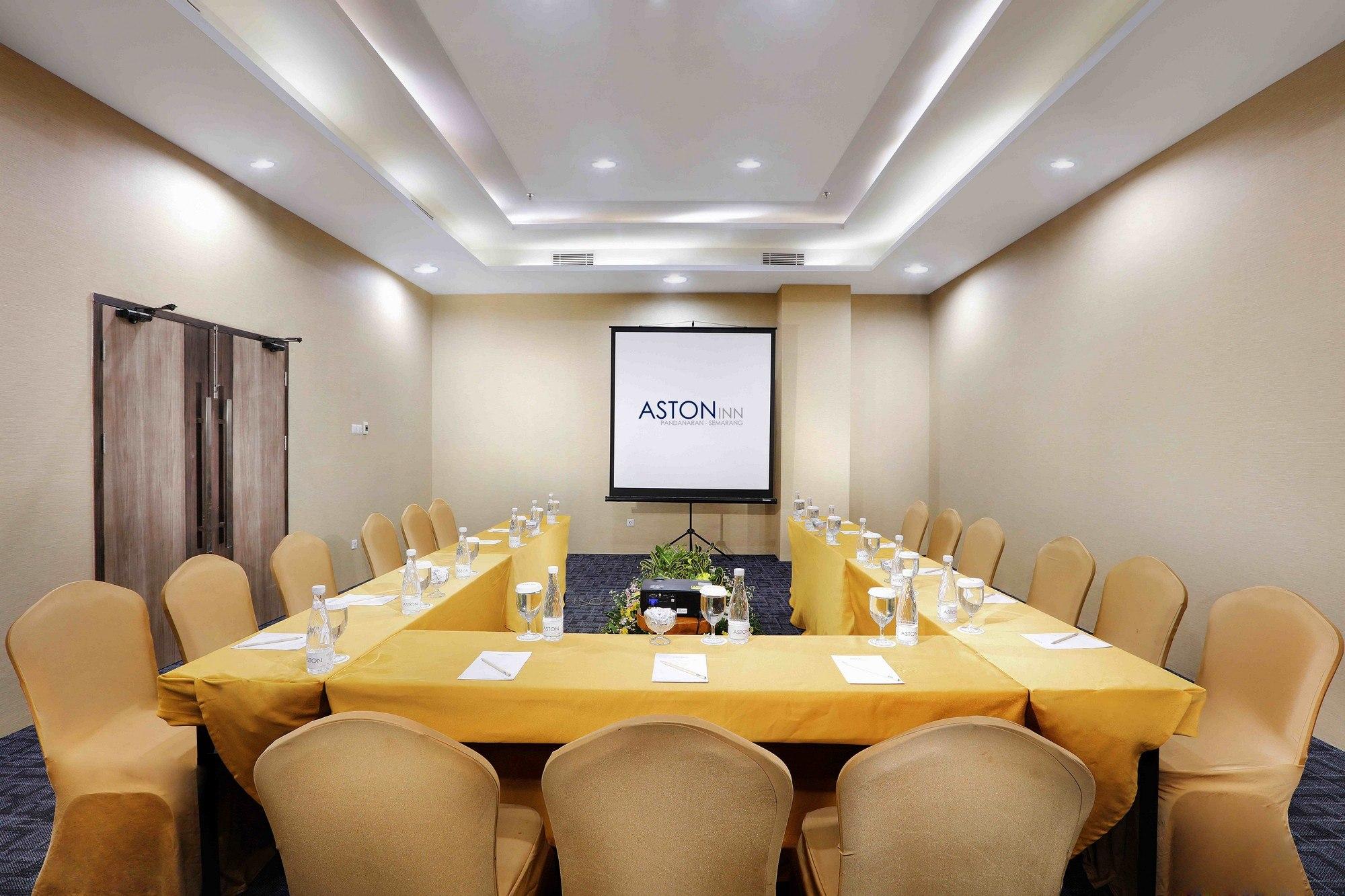 Aston Inn Pandanaran Semarang Buitenkant foto