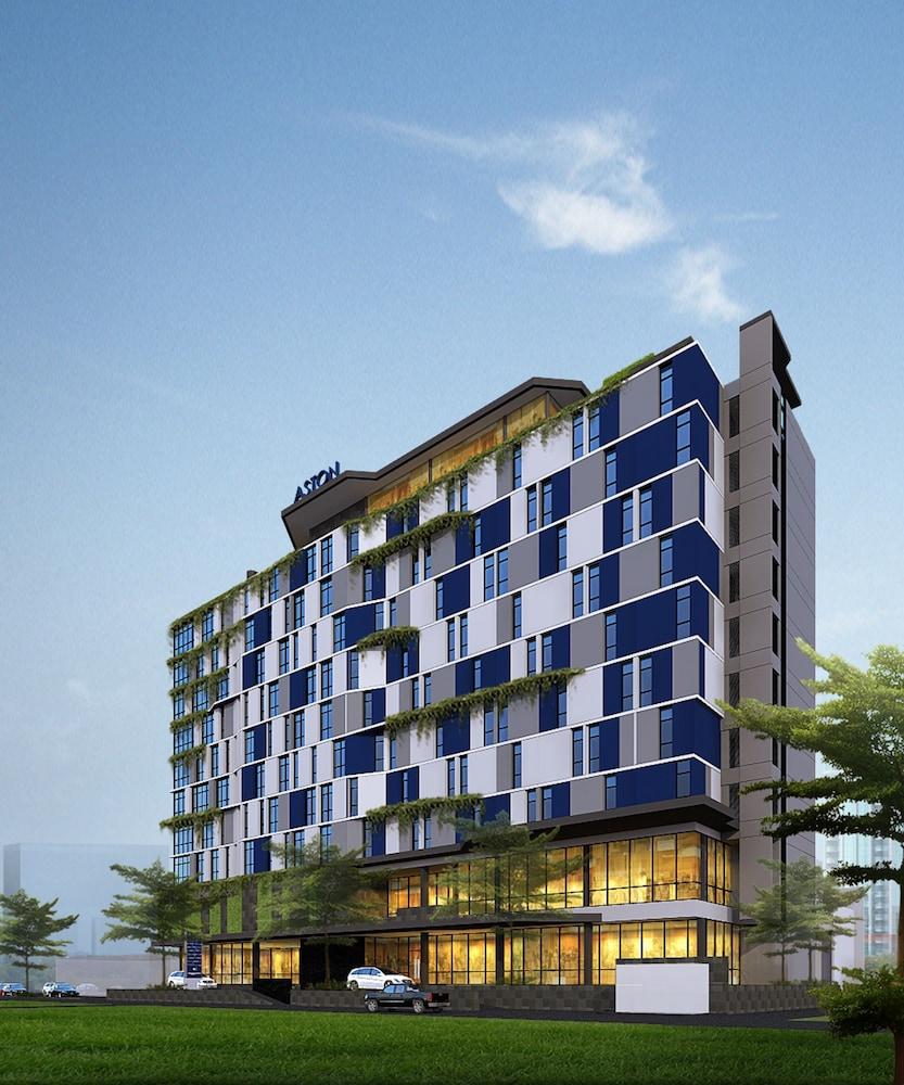 Aston Inn Pandanaran Semarang Buitenkant foto