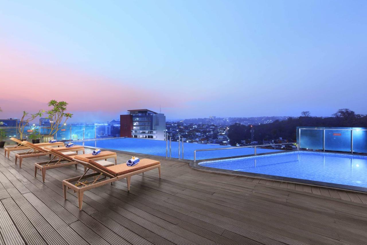 Aston Inn Pandanaran Semarang Buitenkant foto