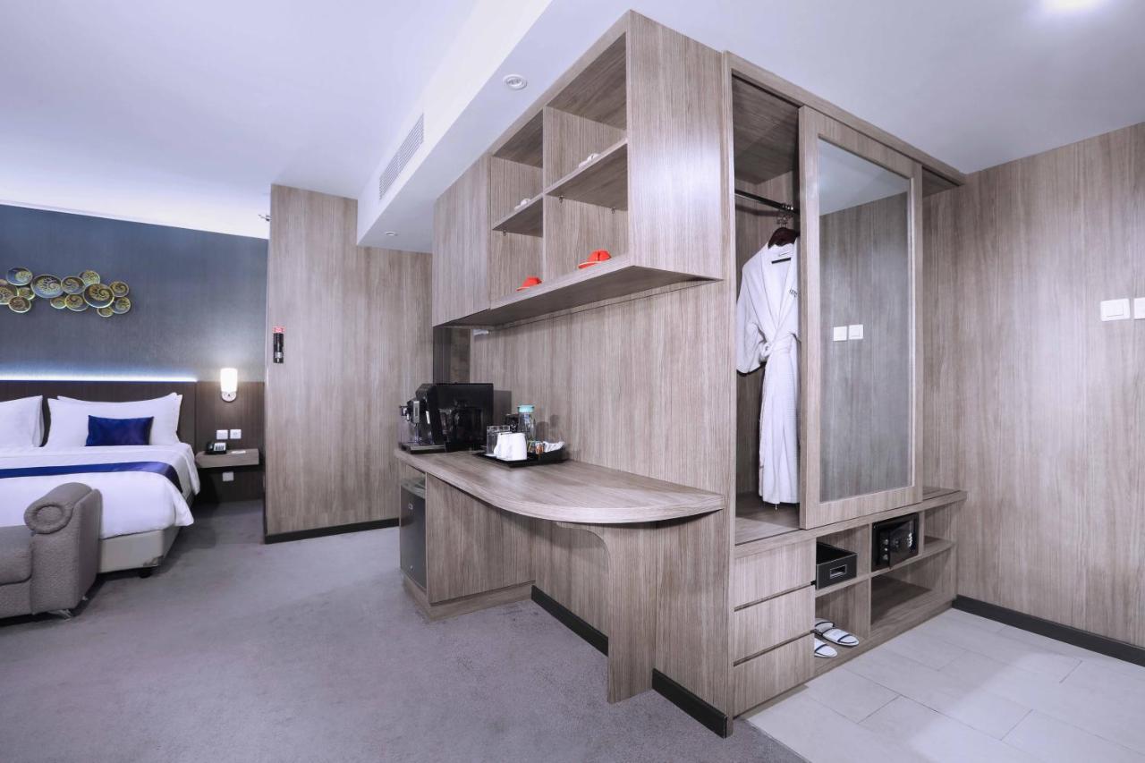 Aston Inn Pandanaran Semarang Buitenkant foto