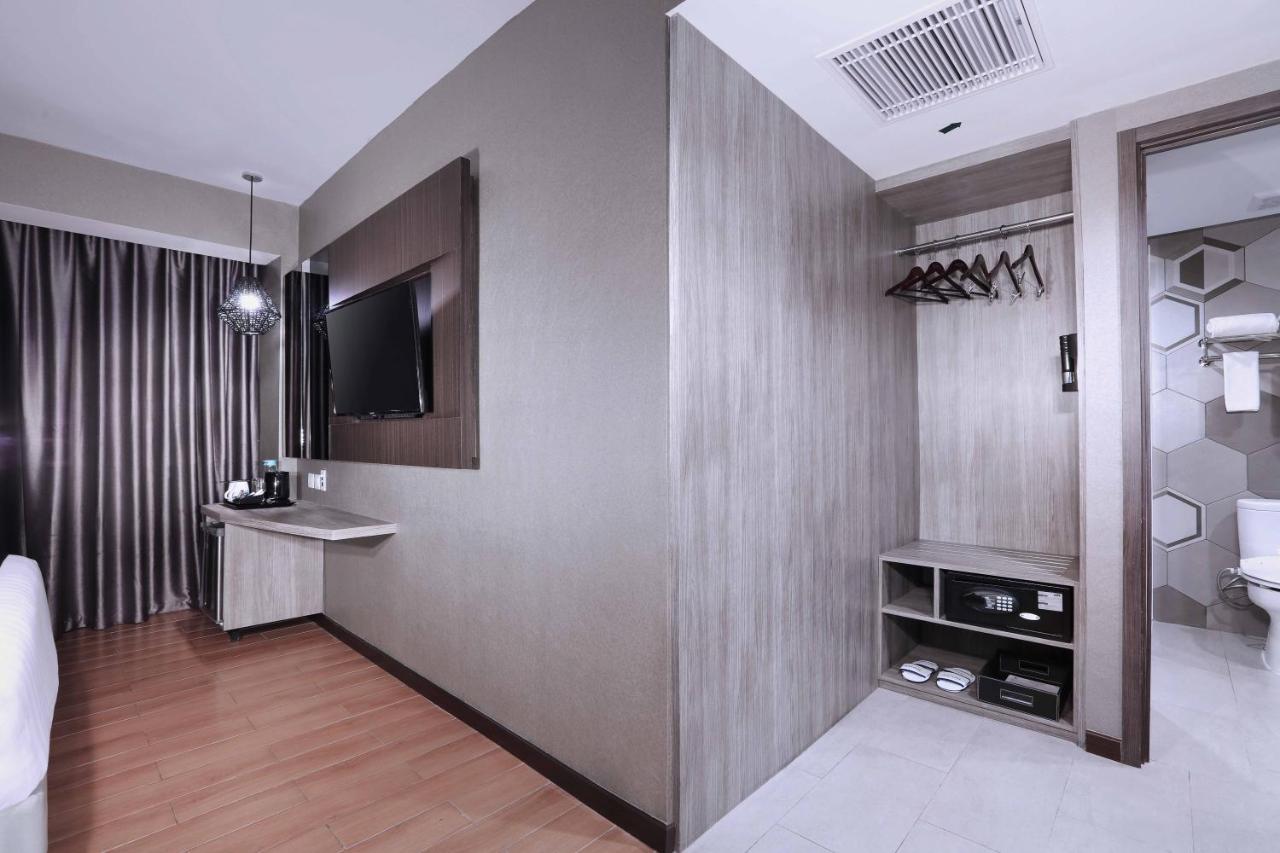 Aston Inn Pandanaran Semarang Buitenkant foto