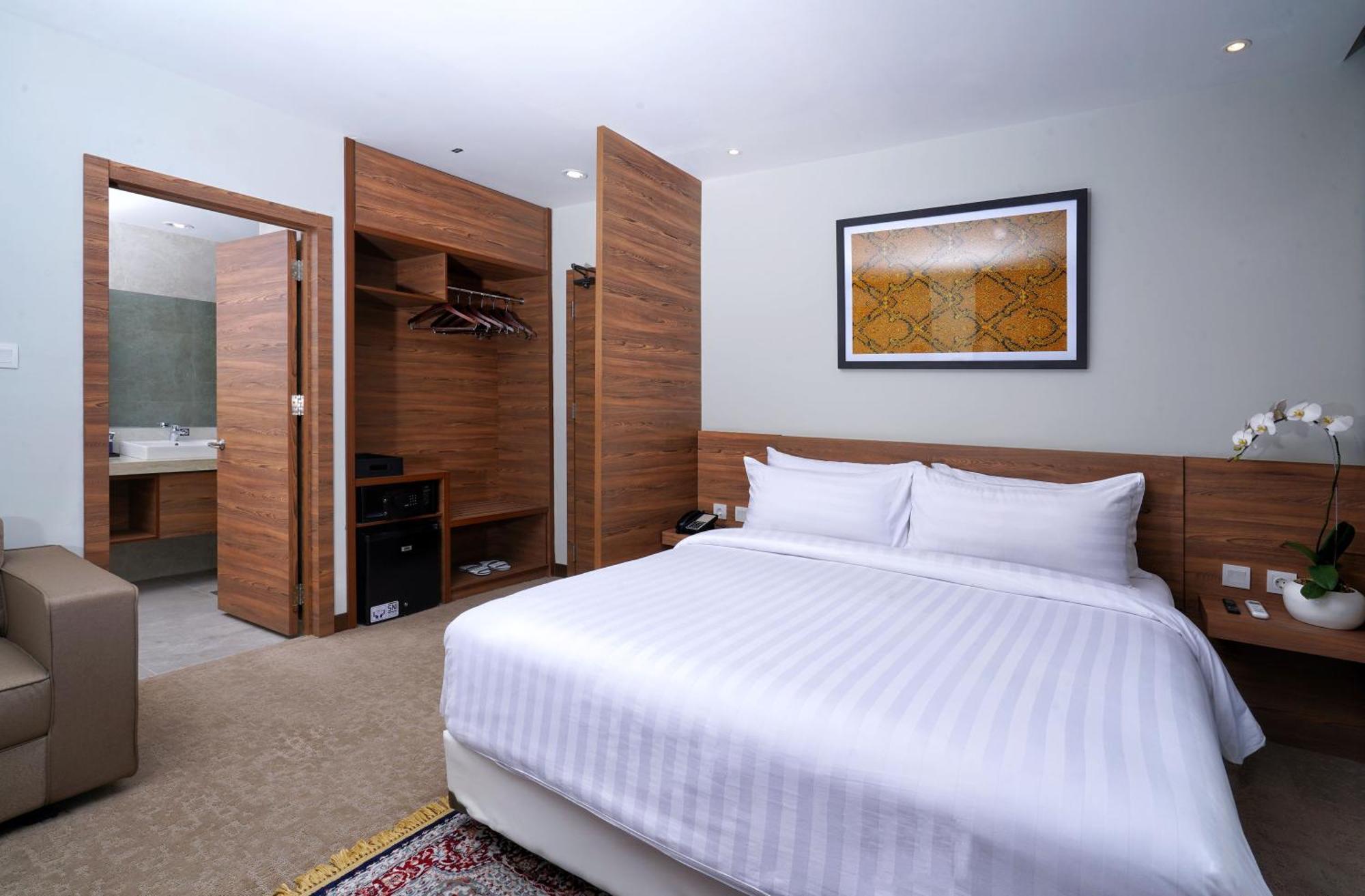 Aston Inn Pandanaran Semarang Buitenkant foto