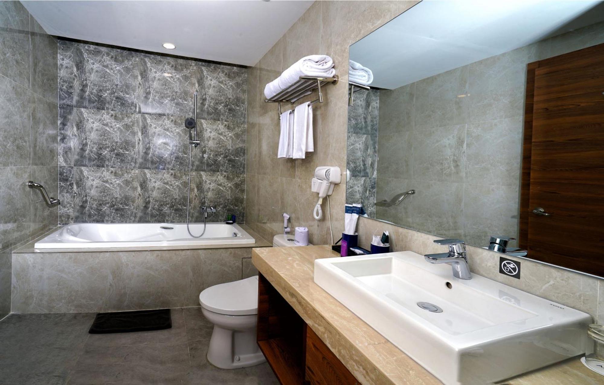 Aston Inn Pandanaran Semarang Buitenkant foto
