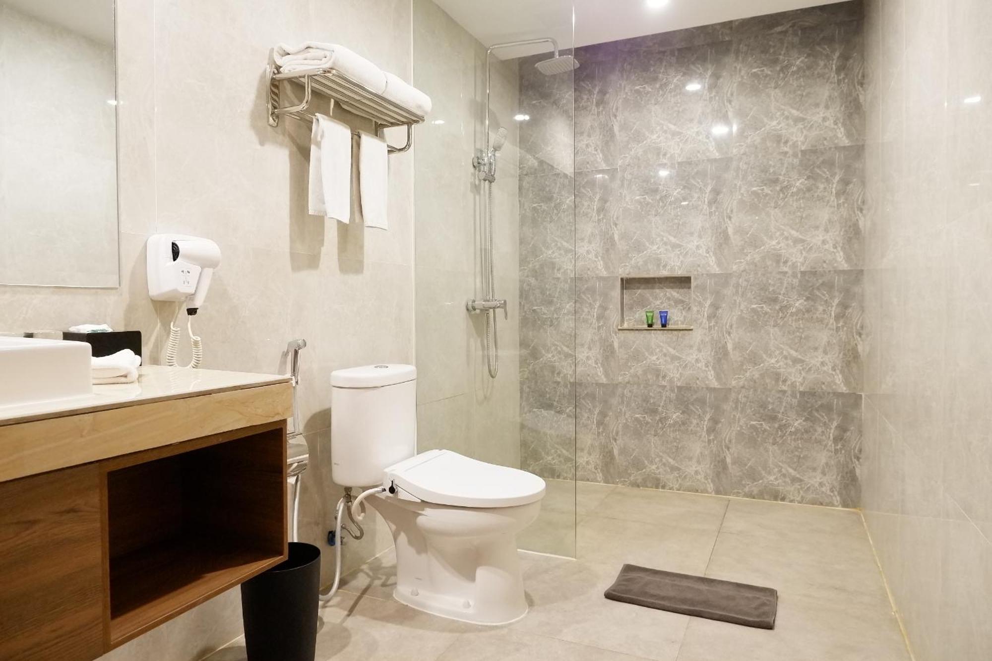 Aston Inn Pandanaran Semarang Buitenkant foto