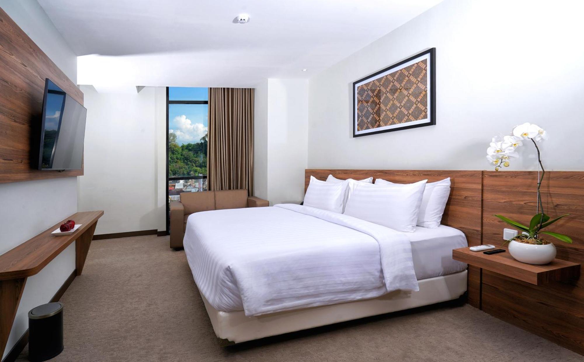 Aston Inn Pandanaran Semarang Buitenkant foto