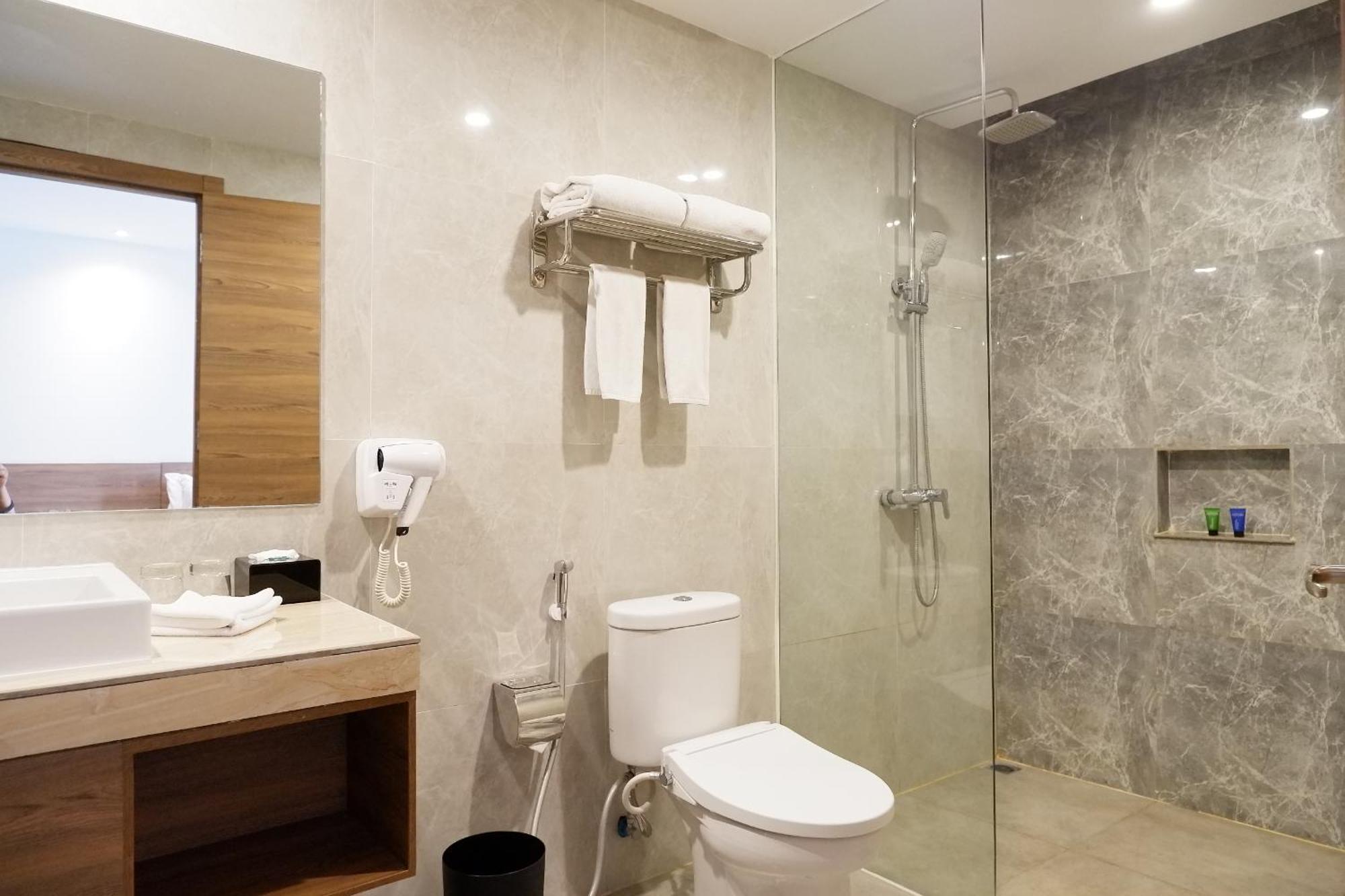 Aston Inn Pandanaran Semarang Buitenkant foto