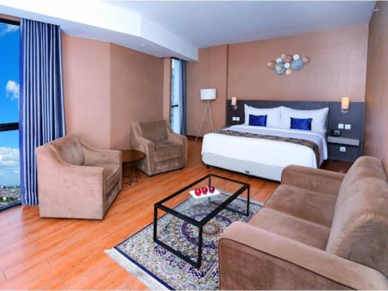 Aston Inn Pandanaran Semarang Buitenkant foto