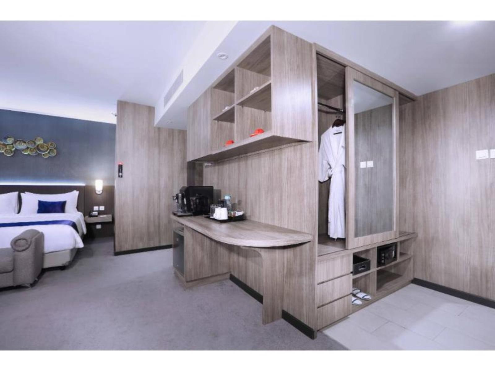 Aston Inn Pandanaran Semarang Buitenkant foto